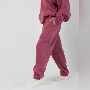 Comfrt Minimalist Sweatpants in Berry